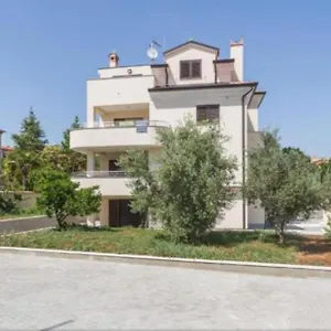 Sara , Rovigno Croazia